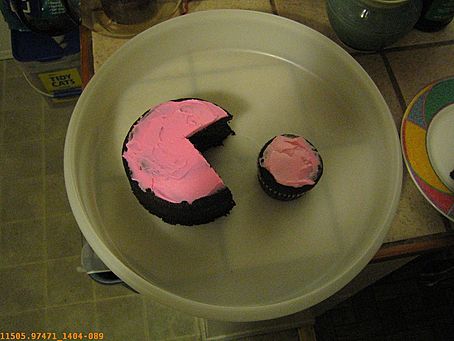 11505.975-PacMan_Cake.jpg